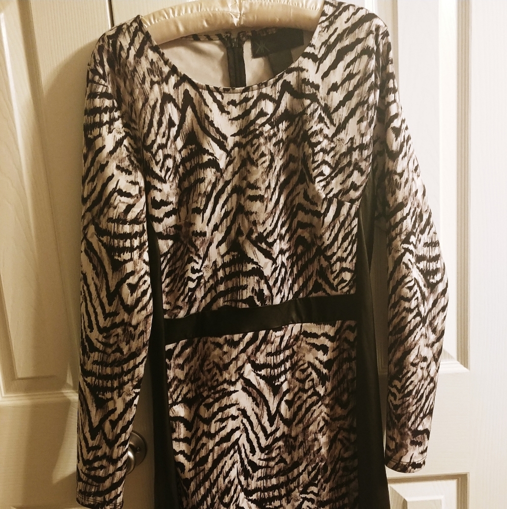 Kardashian black and white dress